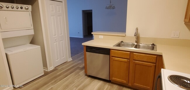 Building Photo - 6094 Maggies Cir