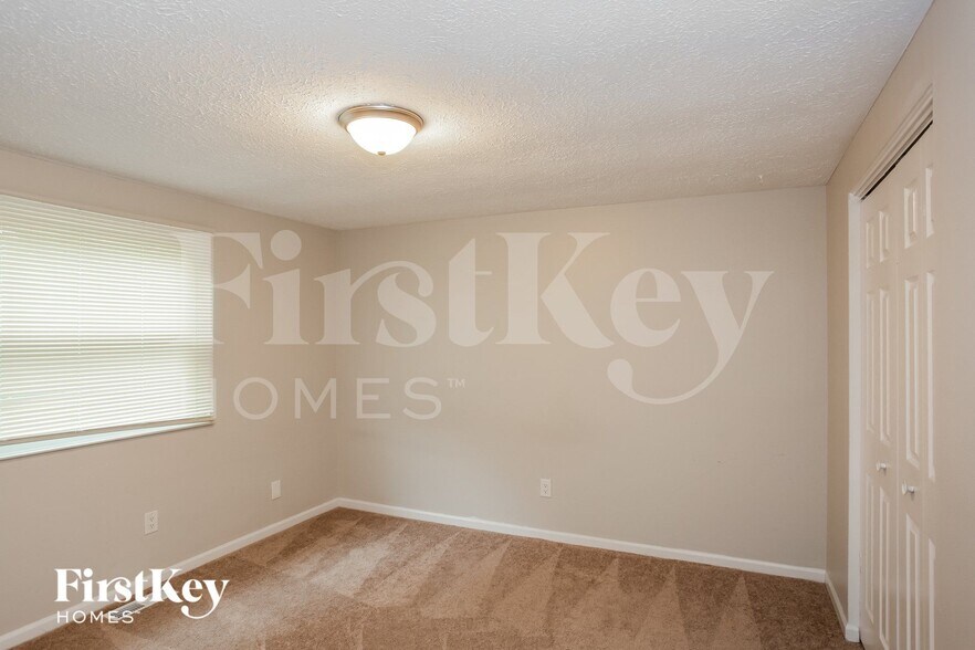 Building Photo - 5729 Ensenada Ave