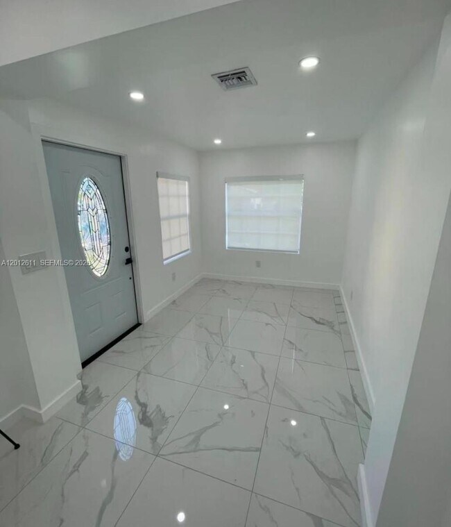 Building Photo - 3161 NW 31st St