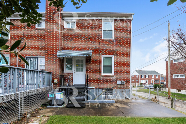 Building Photo - Nice 4BR 2BA Townhome