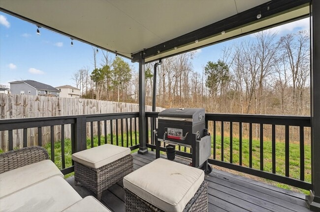 Building Photo - 409 Hillside Dr