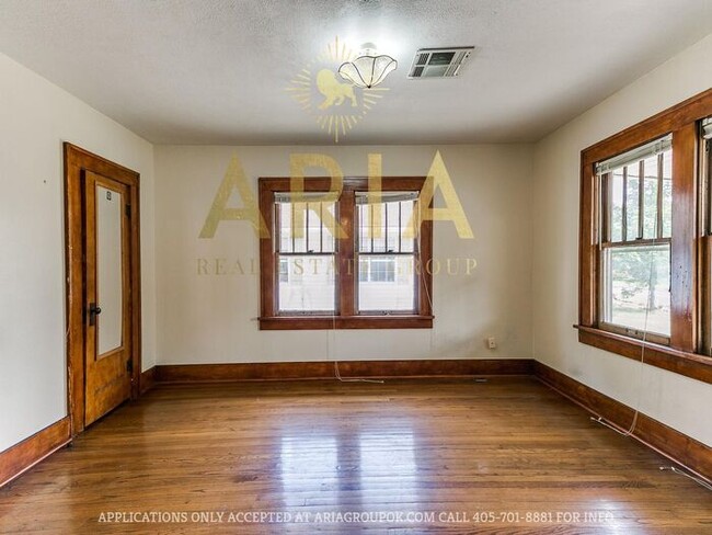 Building Photo - Charming 2 Bedroom/1 Bath Norman Home - Av...