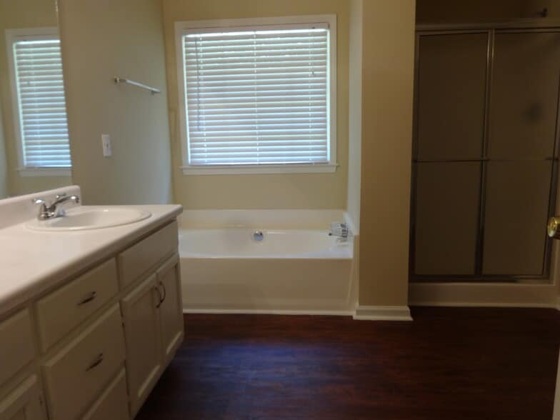 Building Photo - 278 Willow Bend Dr