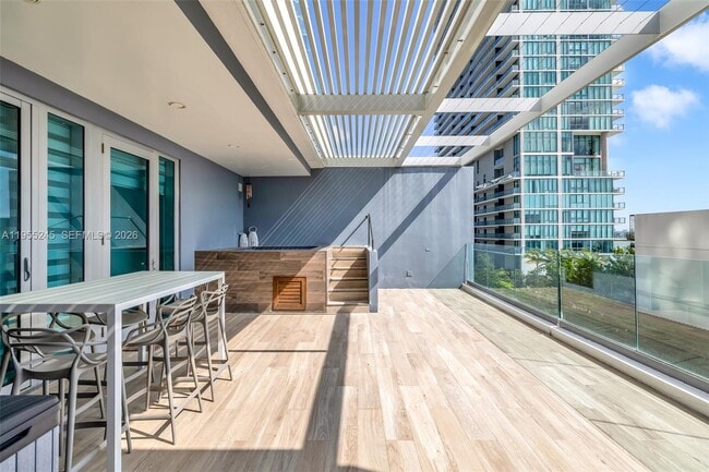 Building Photo - 650 NE 32nd St