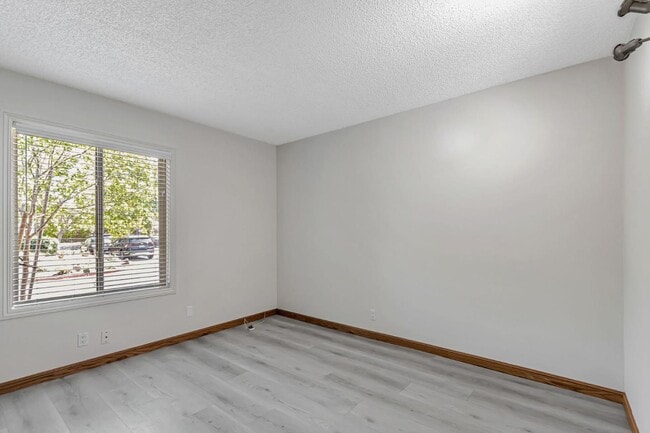 Building Photo - 8130 Park Villa Cir