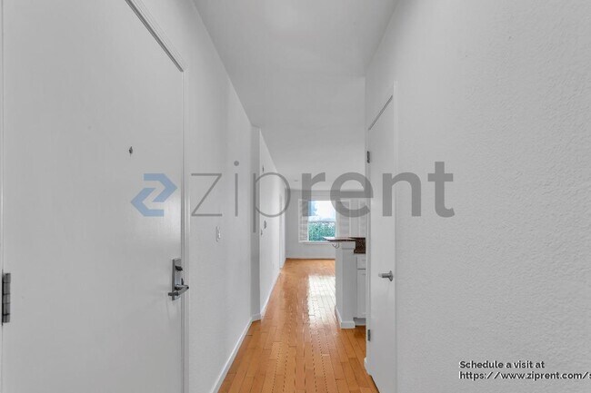 Building Photo - 323 29th St