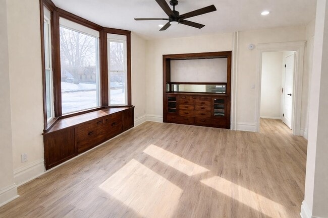 Building Photo - 1106 Becker Ave SW