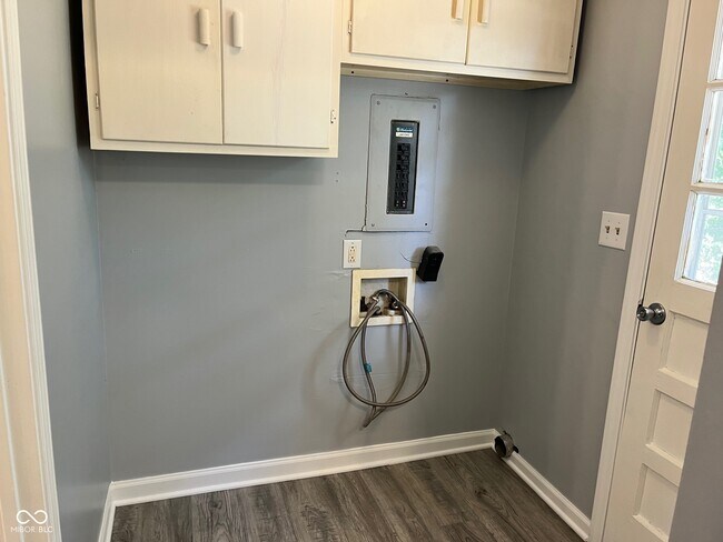 Building Photo - 629 East Fairview Drive