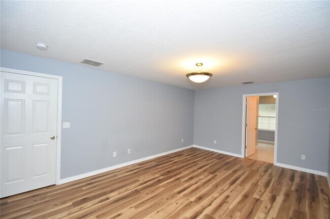 Building Photo - 26 Roller Ln
