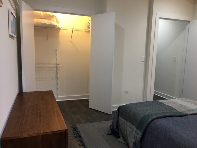 Building Photo - 1760 N Clark St