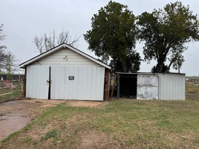 Building Photo - 5 Bed 2 Bath Home w/ 6.14 Acres In Iowa Park ISD.