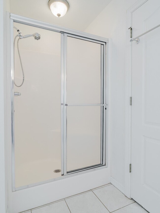 Building Photo - 2309 SW Primrose Ave