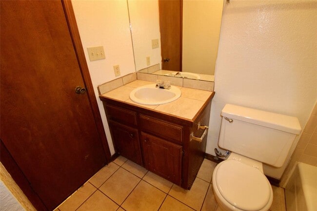 Building Photo - 910 Aspen Ct