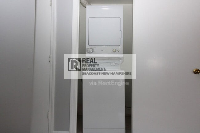 Building Photo - 912 White Cedar Blvd