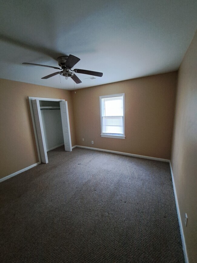 Building Photo - 5740 Pilgrim Ave