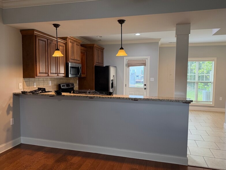 Building Photo - 1725 Stone Castle Dr NE