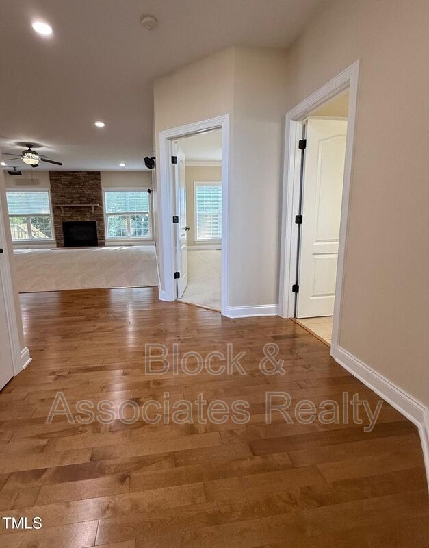 Building Photo - 2016 Weaver Forest Way