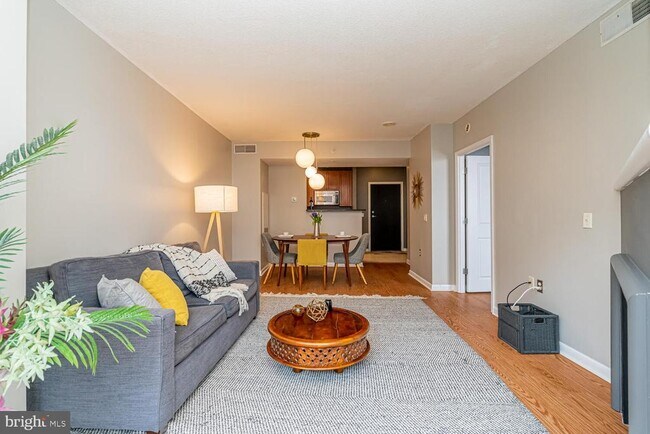 Building Photo - 851 N Glebe Rd