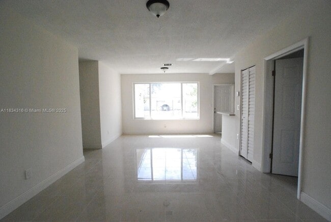 Building Photo - 3110 SW 33rd Ave