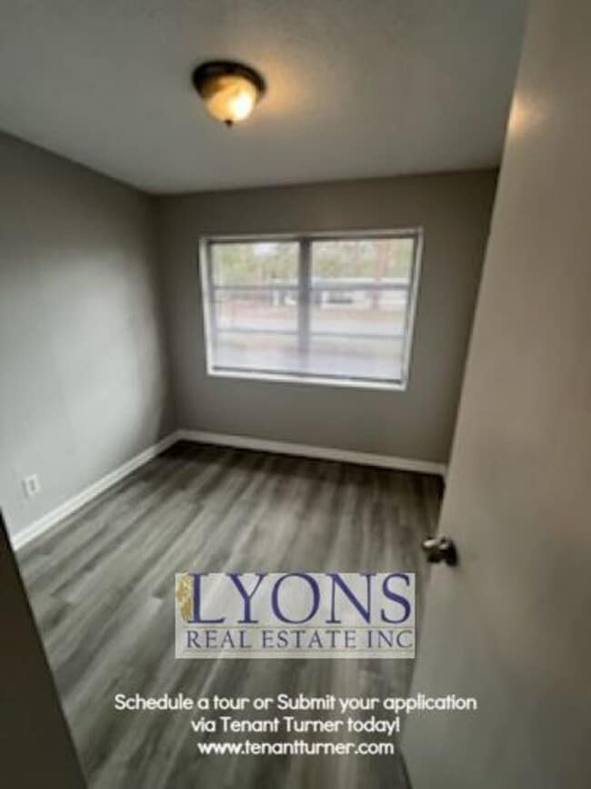 Building Photo - 2310 Deborah Dr