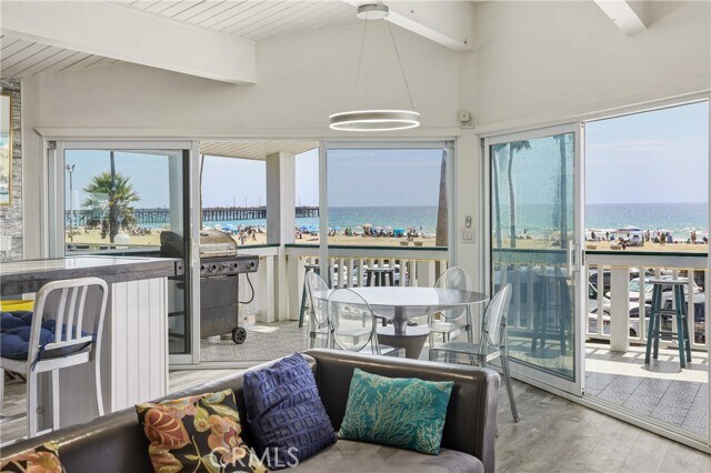 Building Photo - 2214 W Oceanfront