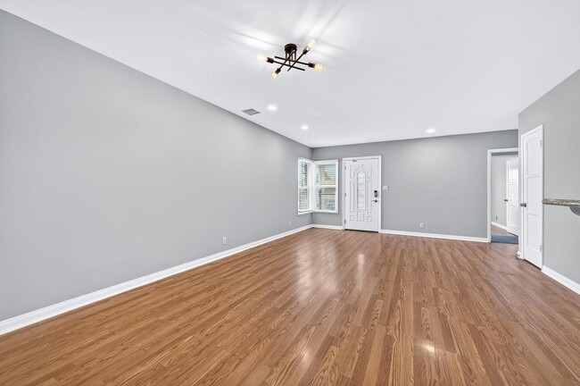 Building Photo - 4913 Premiere Ave