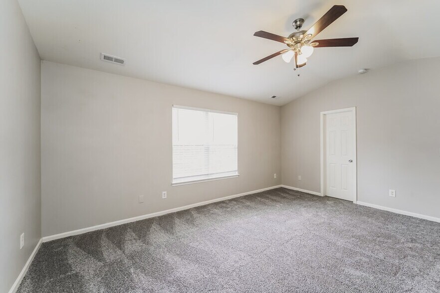 Building Photo - 5113 Autumn Oak Dr