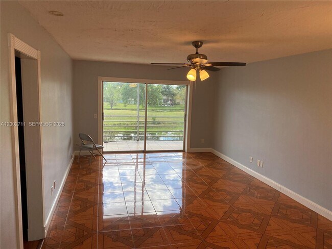 Building Photo - 2471 SW 82nd Ave