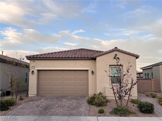 Primary Photo - 4720 Beautify St