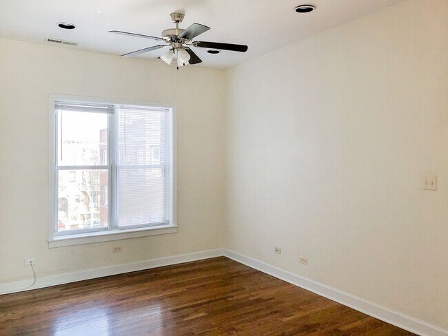 Interior Photo - 851-59 W. Cornelia