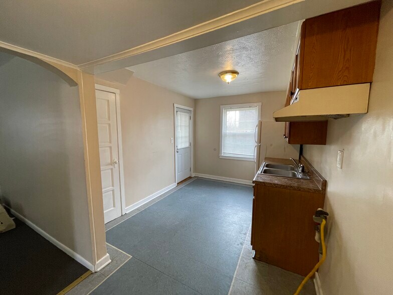 Building Photo - 343 Hemlock Dr