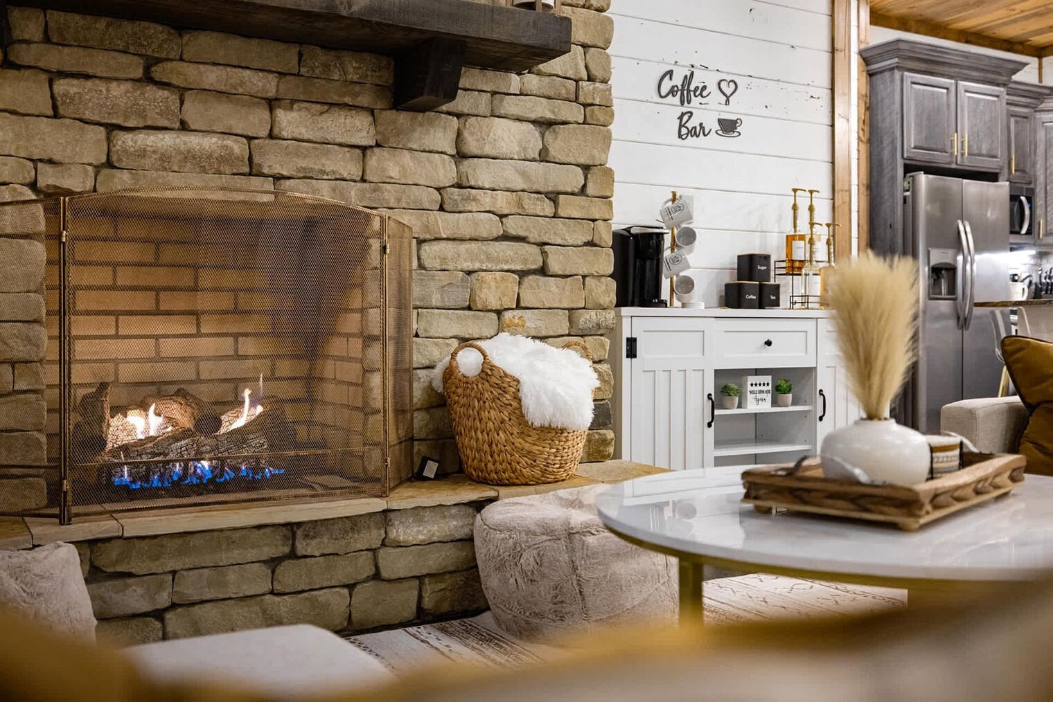 Building Photo - 222 Lost Creek Trl