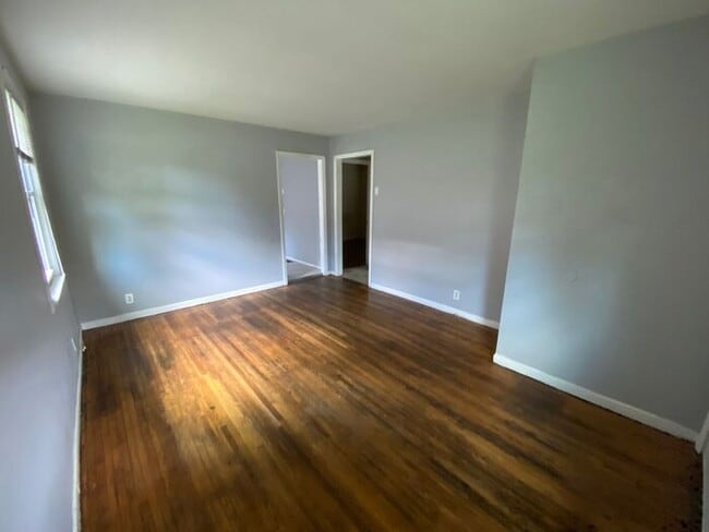 Building Photo - 2/1 Duplex in Greenwood Neighbors of East Nashville!  Pets ok! W/D Included!