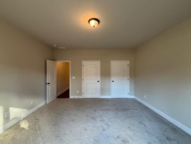 Building Photo - 55 Hawthorn Ln