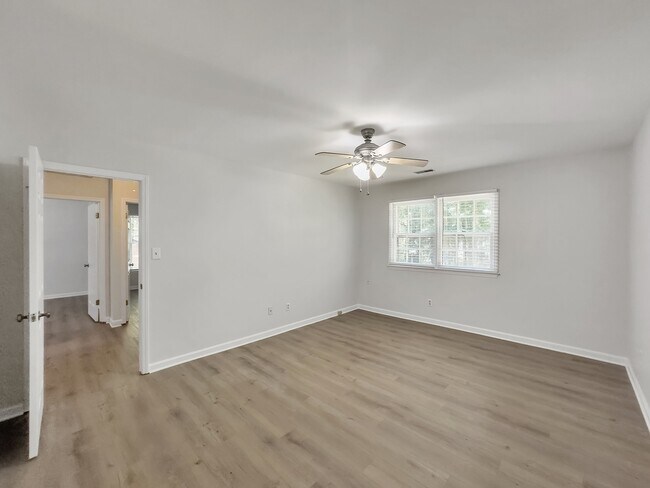 Building Photo - 312 Trappers Run Dr
