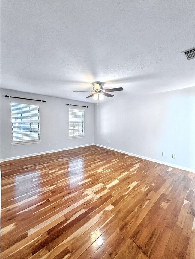 Building Photo - 4330 Meadow Springs Dr
