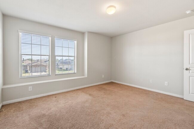 Building Photo - 914 Canyon Hill Ln