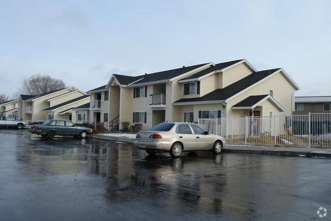 Building Photo - Meadowbrook Apartments