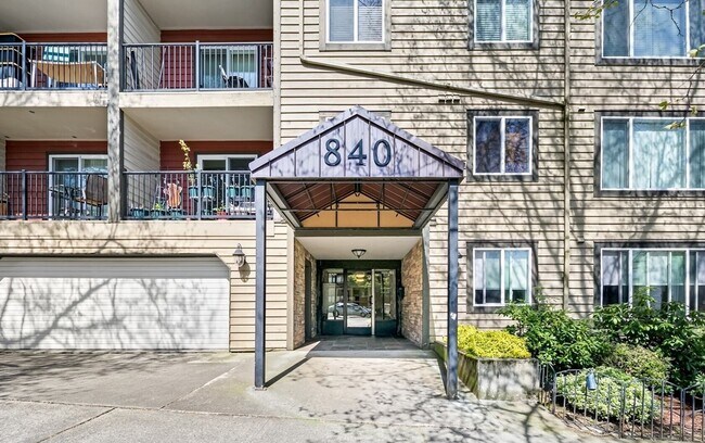 Building Photo - Completely Refreshed Two-Bedroom Condo