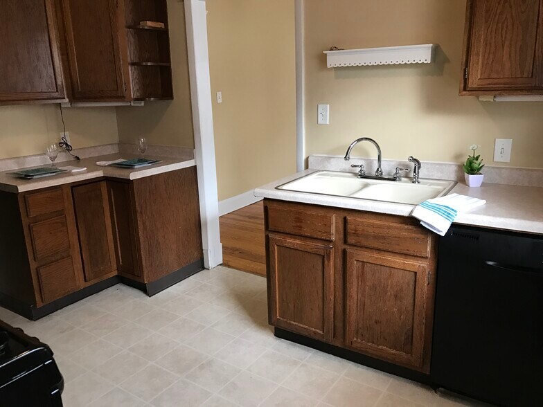 Building Photo - 2314 E Wyoming Pl