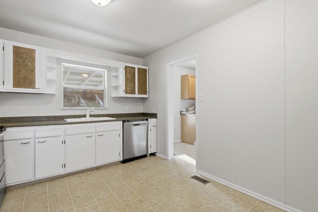 Building Photo - 3 Bed 1 bath Home in Downtown Castle Rock!