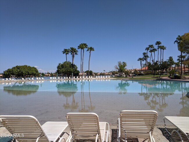 Building Photo - 1321 N Jamaica Way