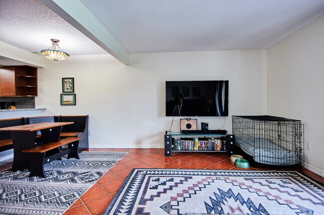 Building Photo - 779 Fairwood Ln