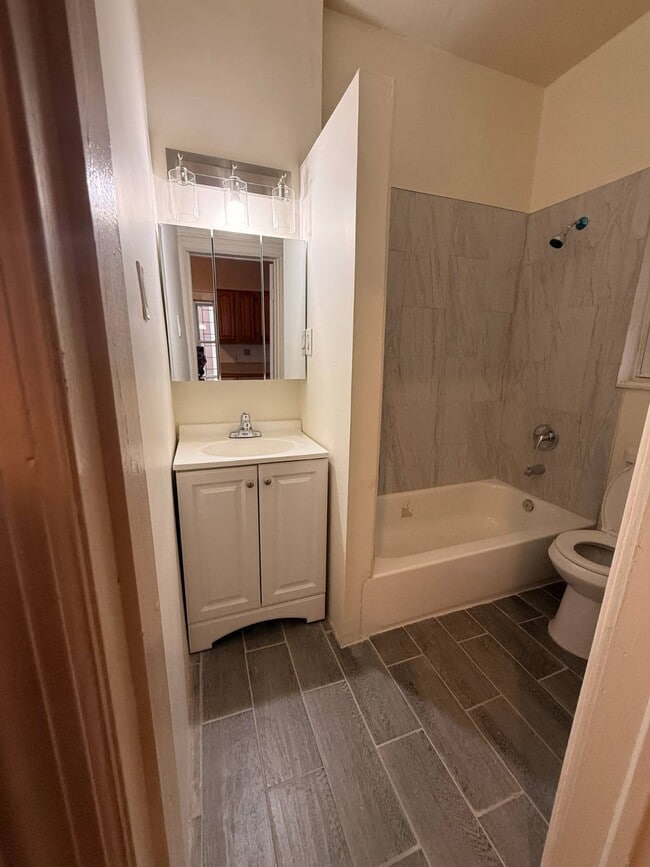 Building Photo - 2264 Pacific St