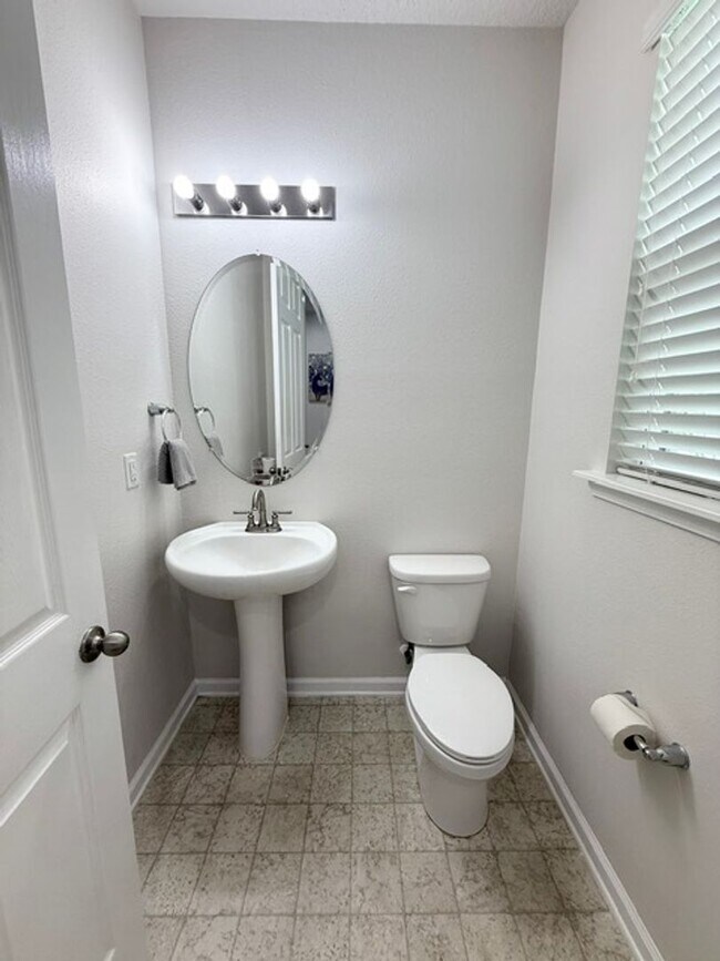Building Photo - Beautiful home available for rent in the d...