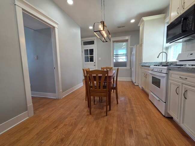 Building Photo - 5434 W Drummond Pl