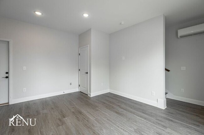 Building Photo - 5675 Sofias Cir