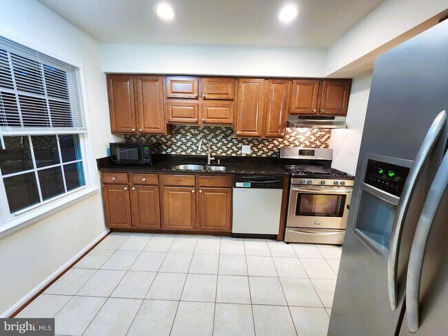 Building Photo - 2077 Pilgrim Dr