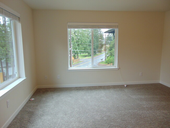 Building Photo - Gorgeous 3BR/2.5 BA Town Home.