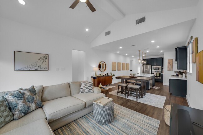 Building Photo - 7222 Grassland Vis Ln